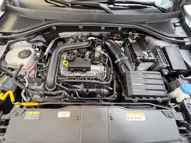 Volkswagen T-Roc view 13