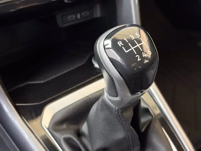 Volkswagen T-Roc view 26