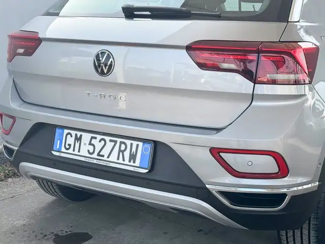 Volkswagen T-Roc view 18