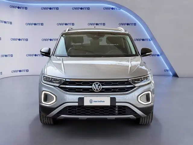 Volkswagen T-Roc view 3