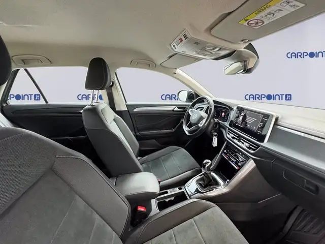 Volkswagen T-Roc view 7