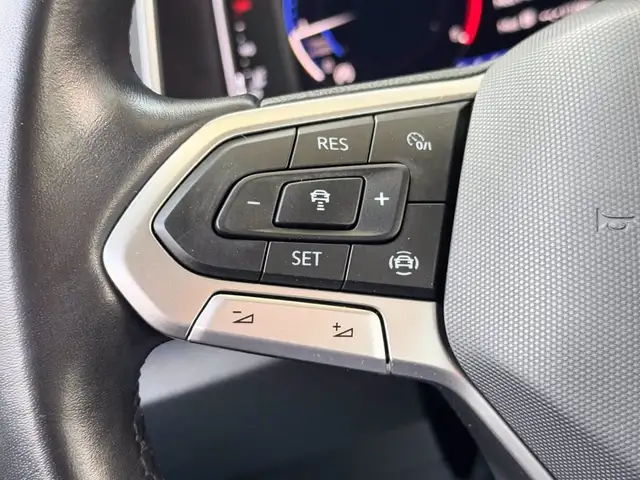 Volkswagen T-Roc view 21
