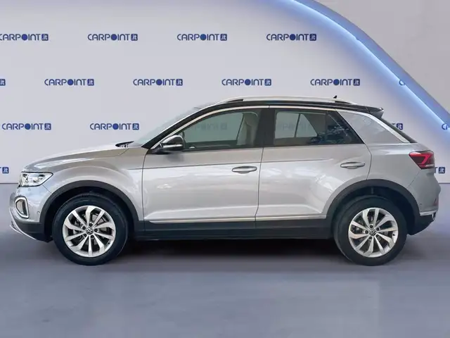 Volkswagen T-Roc view 4