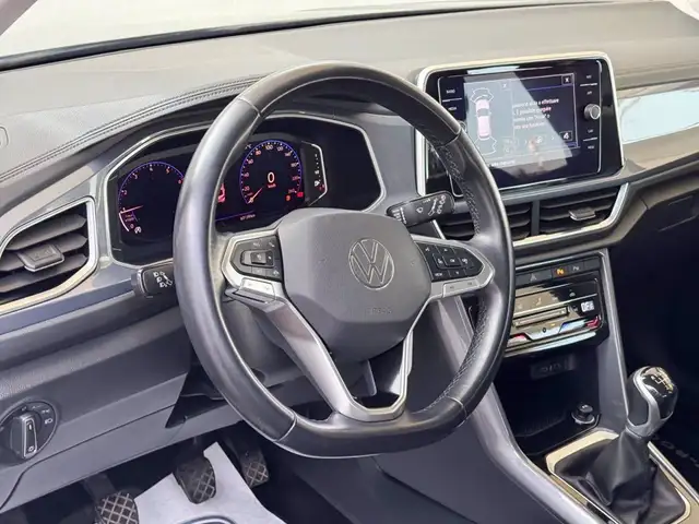 Volkswagen T-Roc view 19
