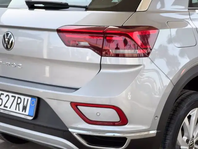 Volkswagen T-Roc view 17