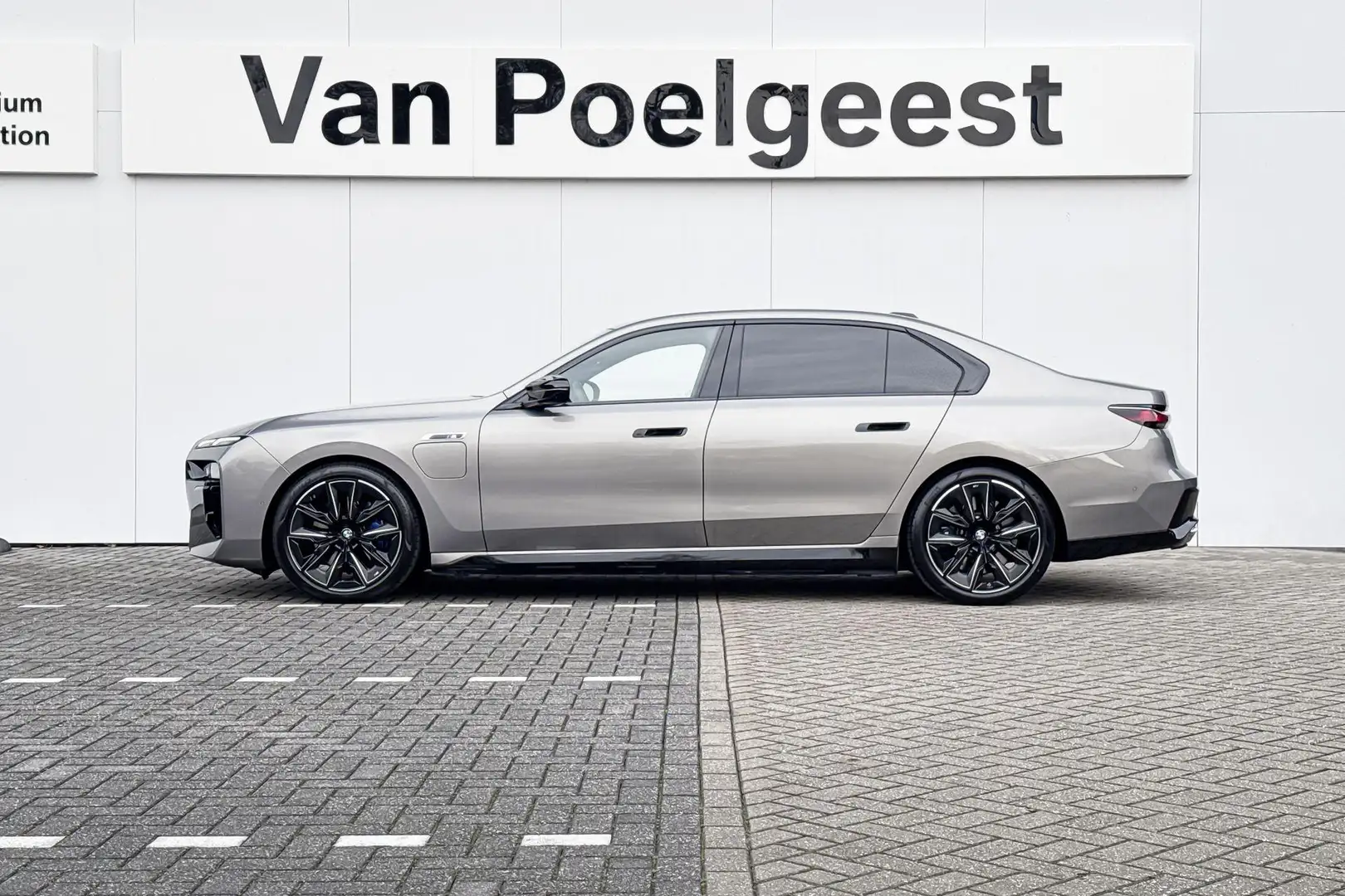 BMW 760 7 Serie M760e xDrive Executive Pack | M Sport |  E Grijs - 2