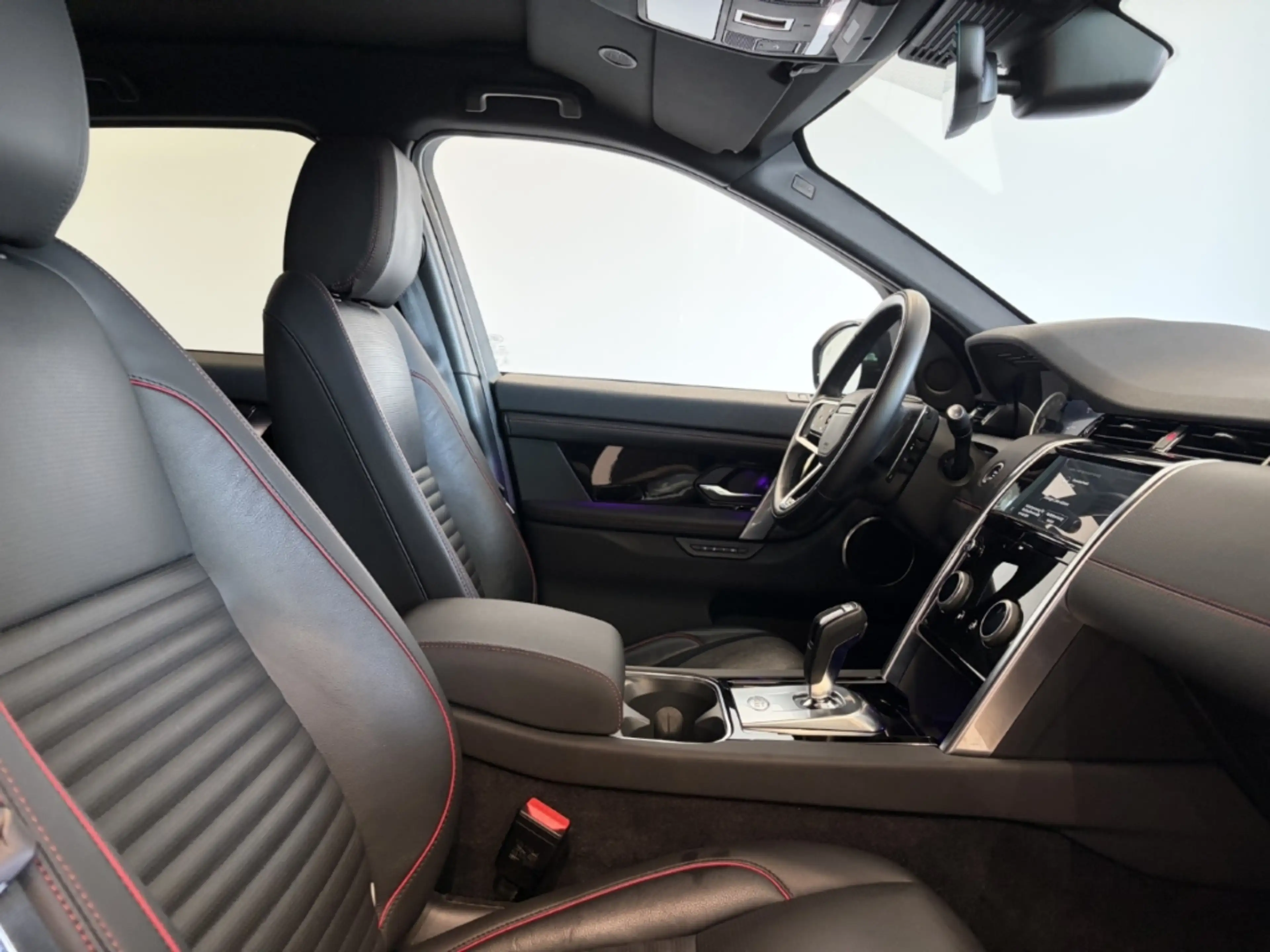 Land Rover Discovery Sport P270e Hybrid SE AWD AHK Winterpaket — photo 3