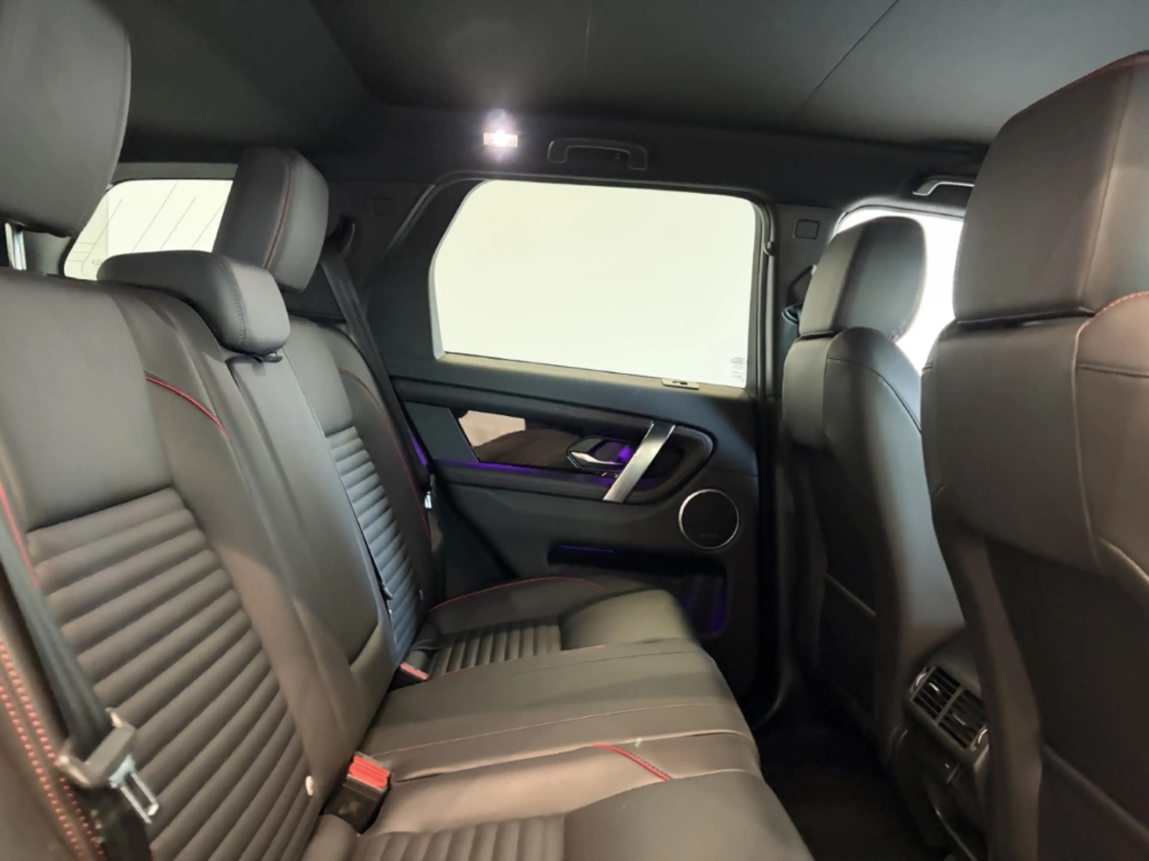 Land Rover Discovery Sport P270e Hybrid SE AWD AHK Winterpaket — photo 5