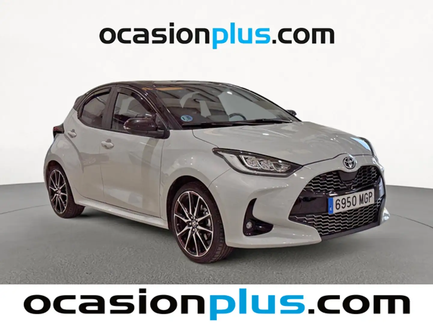 Toyota Yaris 120H 1.5 GR Sport Plus Gris - 2