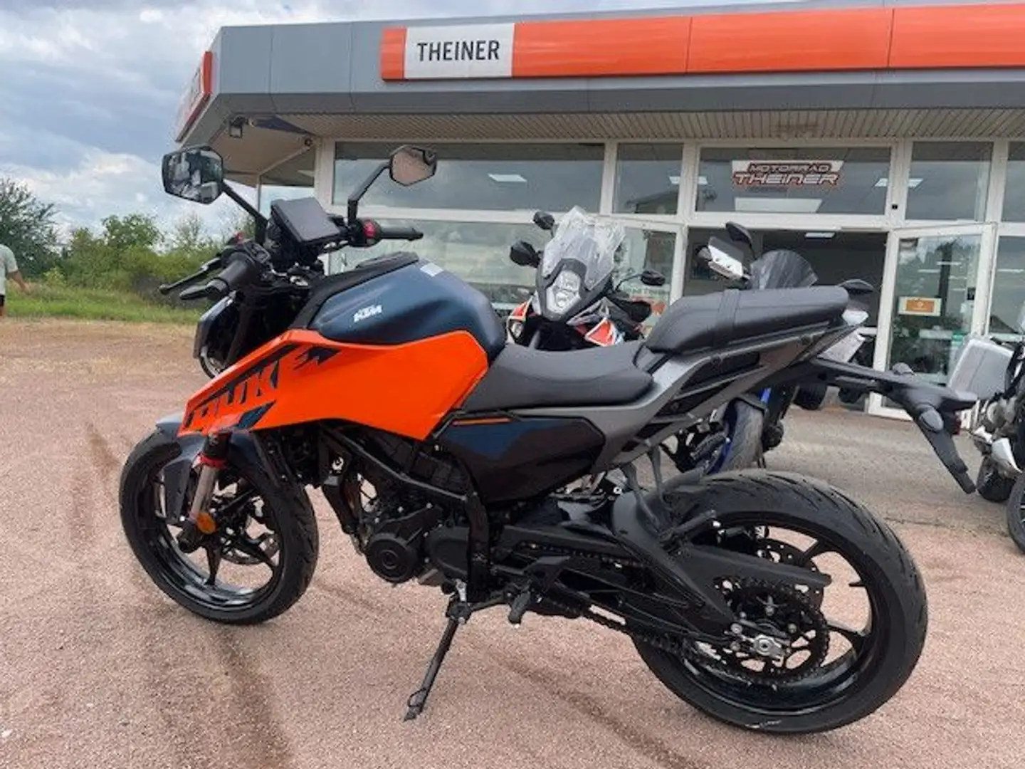 KTM 125 Duke MY24 ab 0,0% Finanzierung Blau - 1
