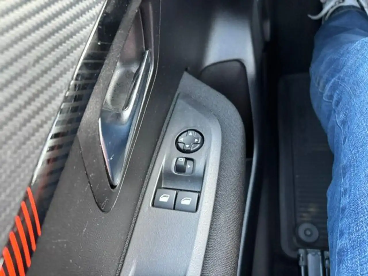 Peugeot 208 208 — photo 22