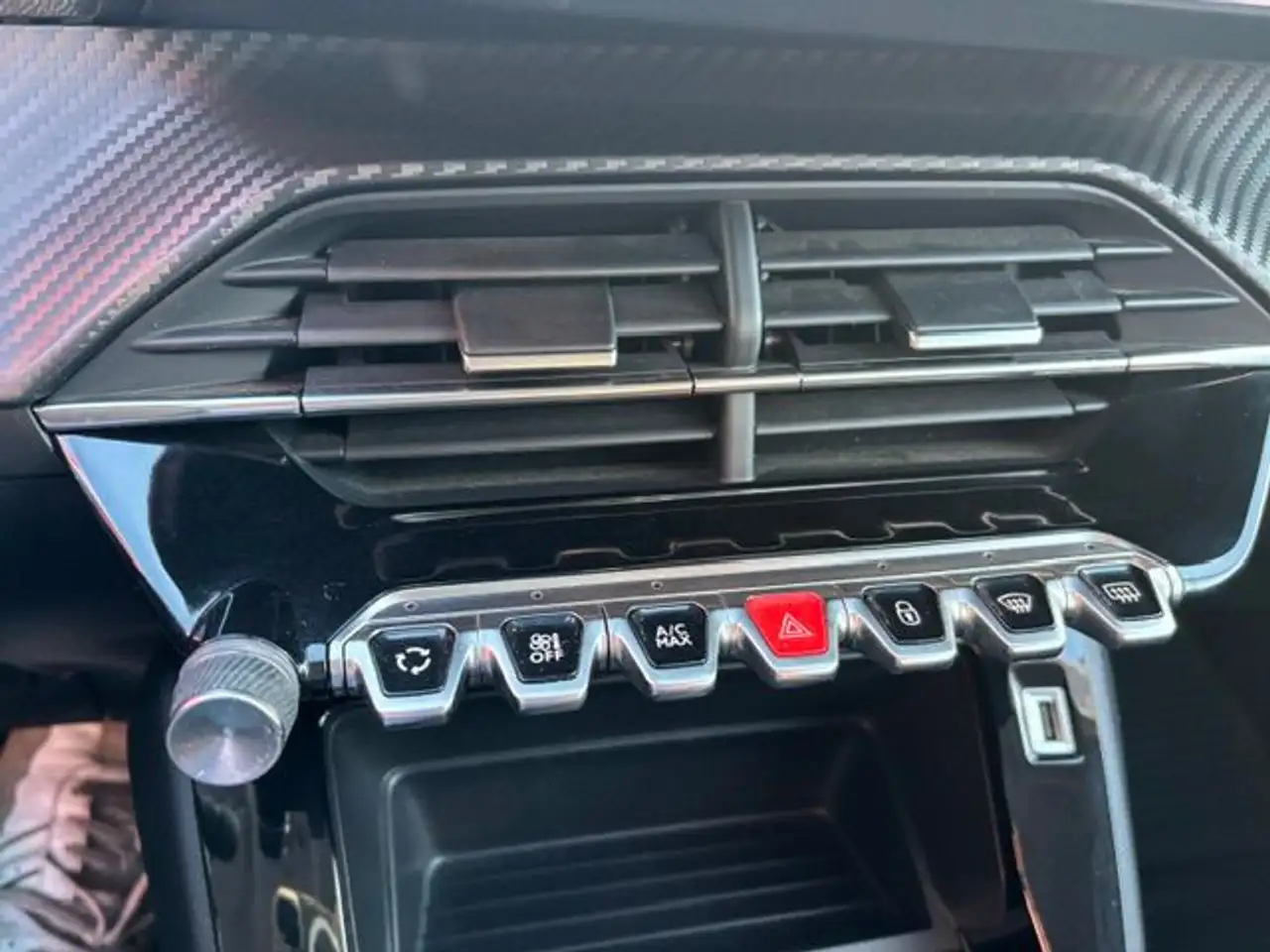 Peugeot 208 208 — photo 17