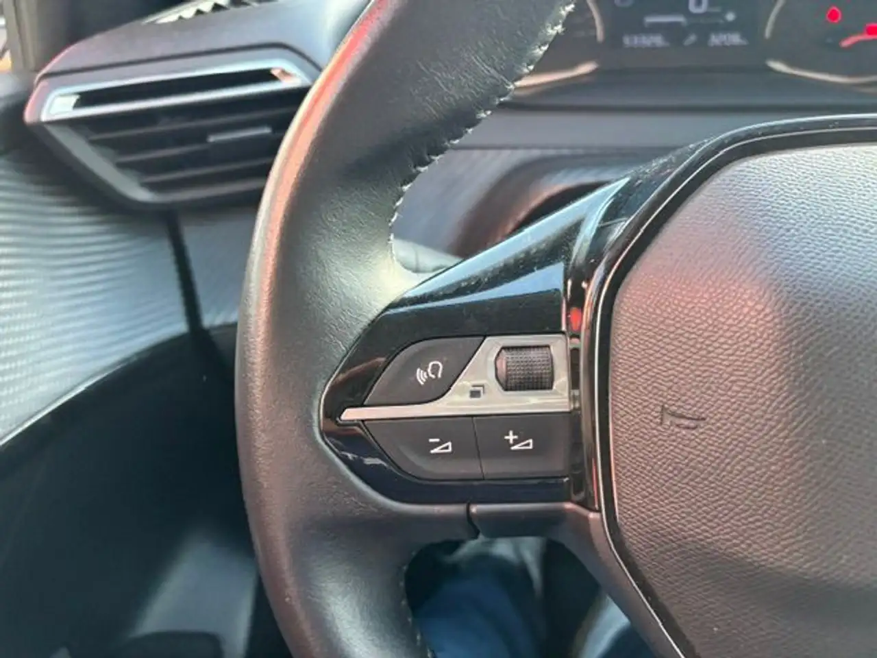 Peugeot 208 208 — photo 20