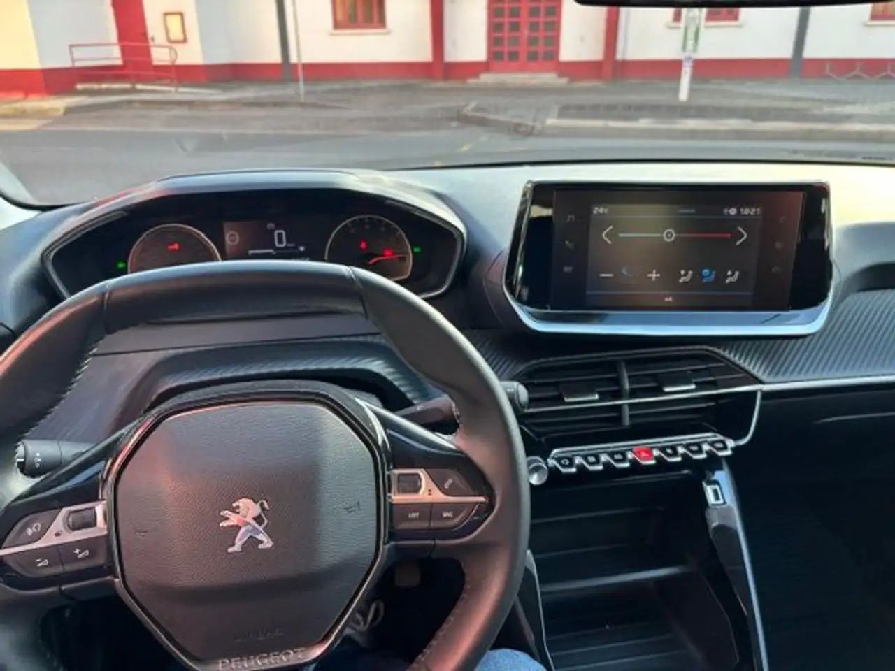 Peugeot 208 208 — photo 16