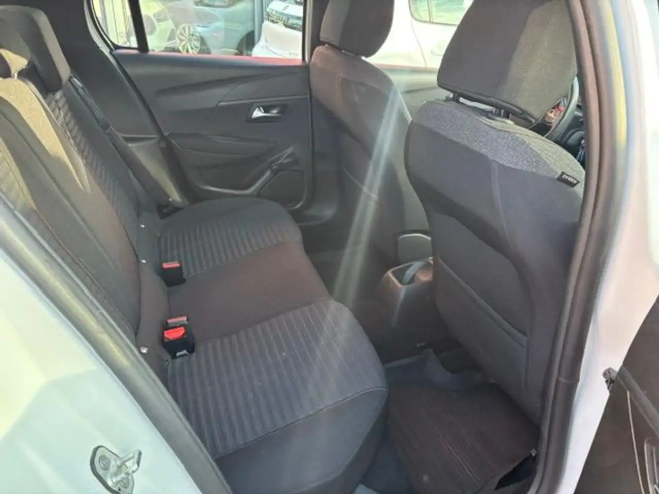 Peugeot 208 208 — photo 14