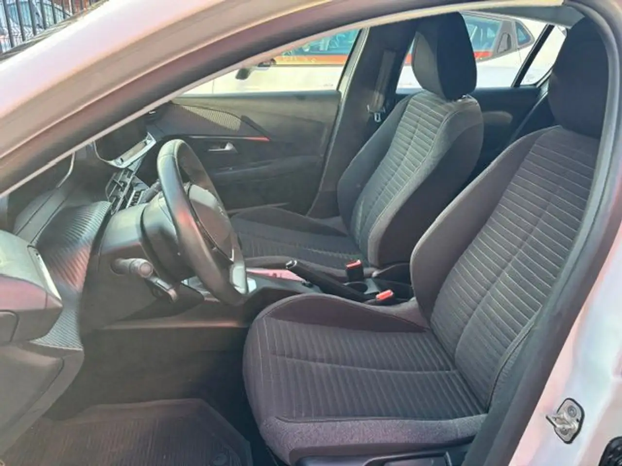 Peugeot 208 208 — photo 10