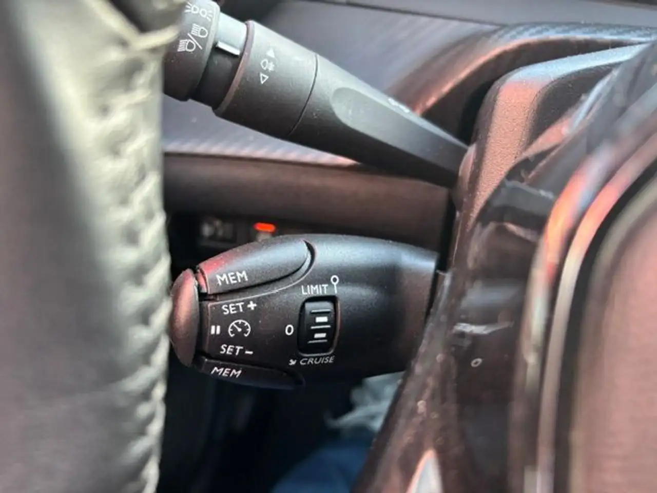 Peugeot 208 208 — photo 21