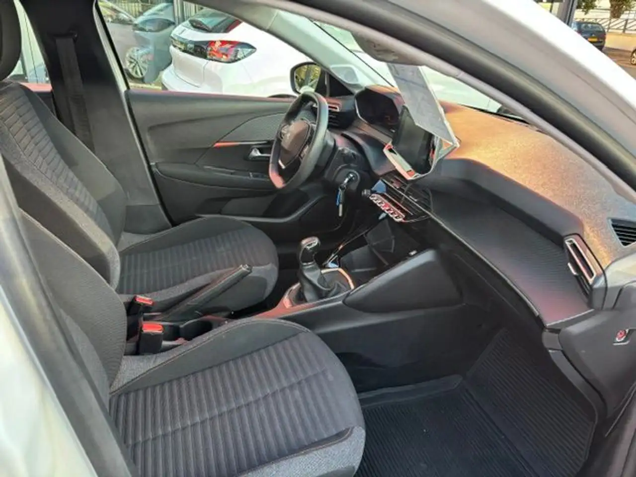 Peugeot 208 208 — photo 15