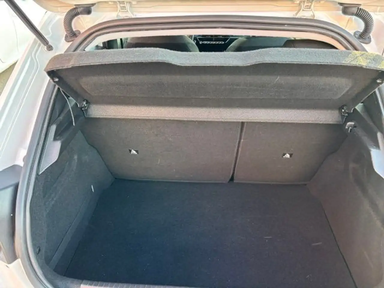 Peugeot 208 208 — photo 12