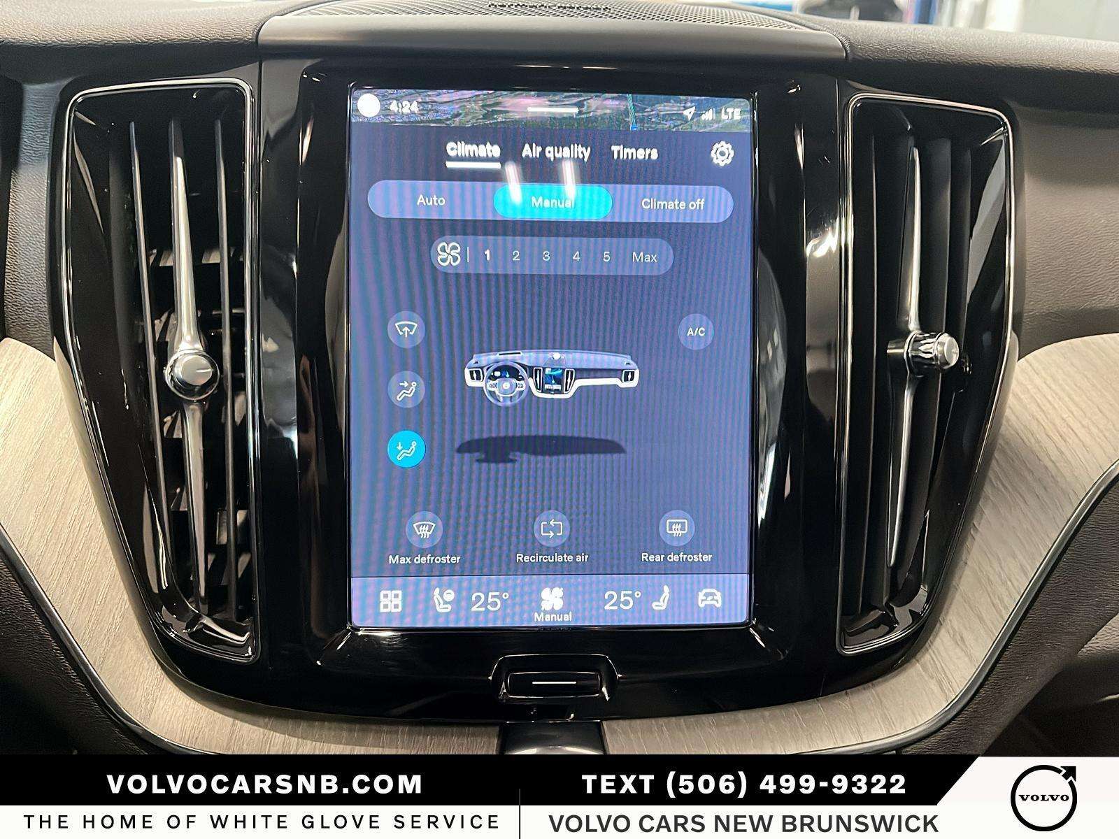 2025 Volvo XC60 B5 AWD Plus Dark Theme thumb 11