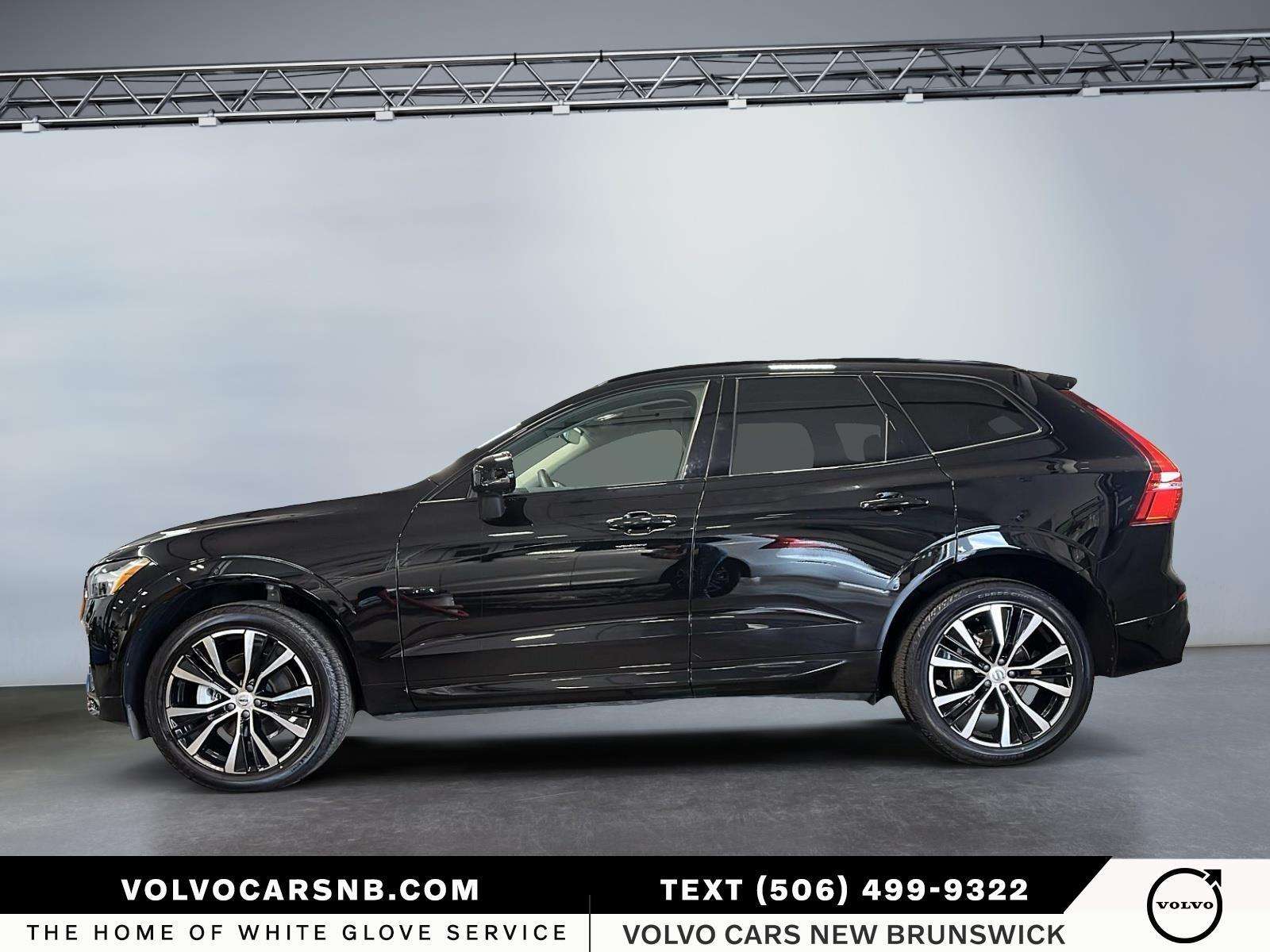 2025 Volvo XC60 B5 AWD Plus Dark Theme alt 5