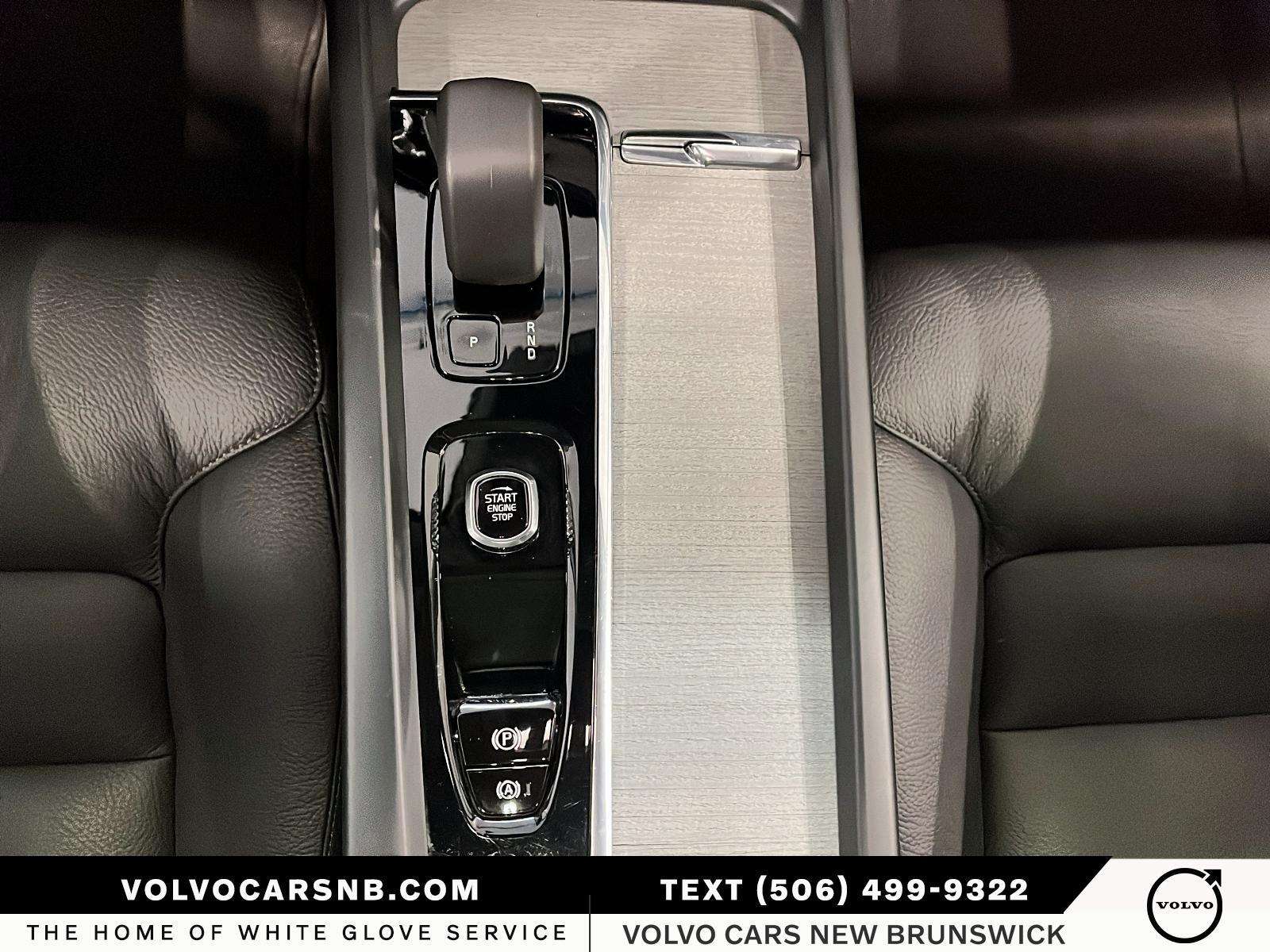 2025 Volvo XC60 B5 AWD Plus Dark Theme thumb 14