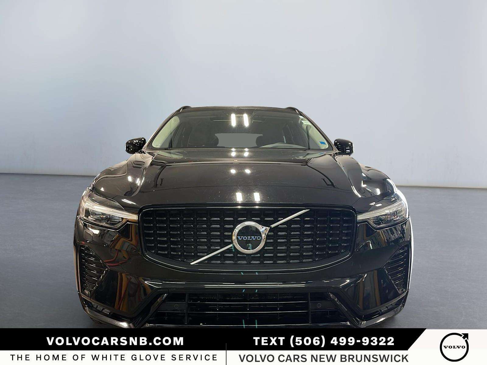2025 Volvo XC60 B5 AWD Plus Dark Theme alt 2