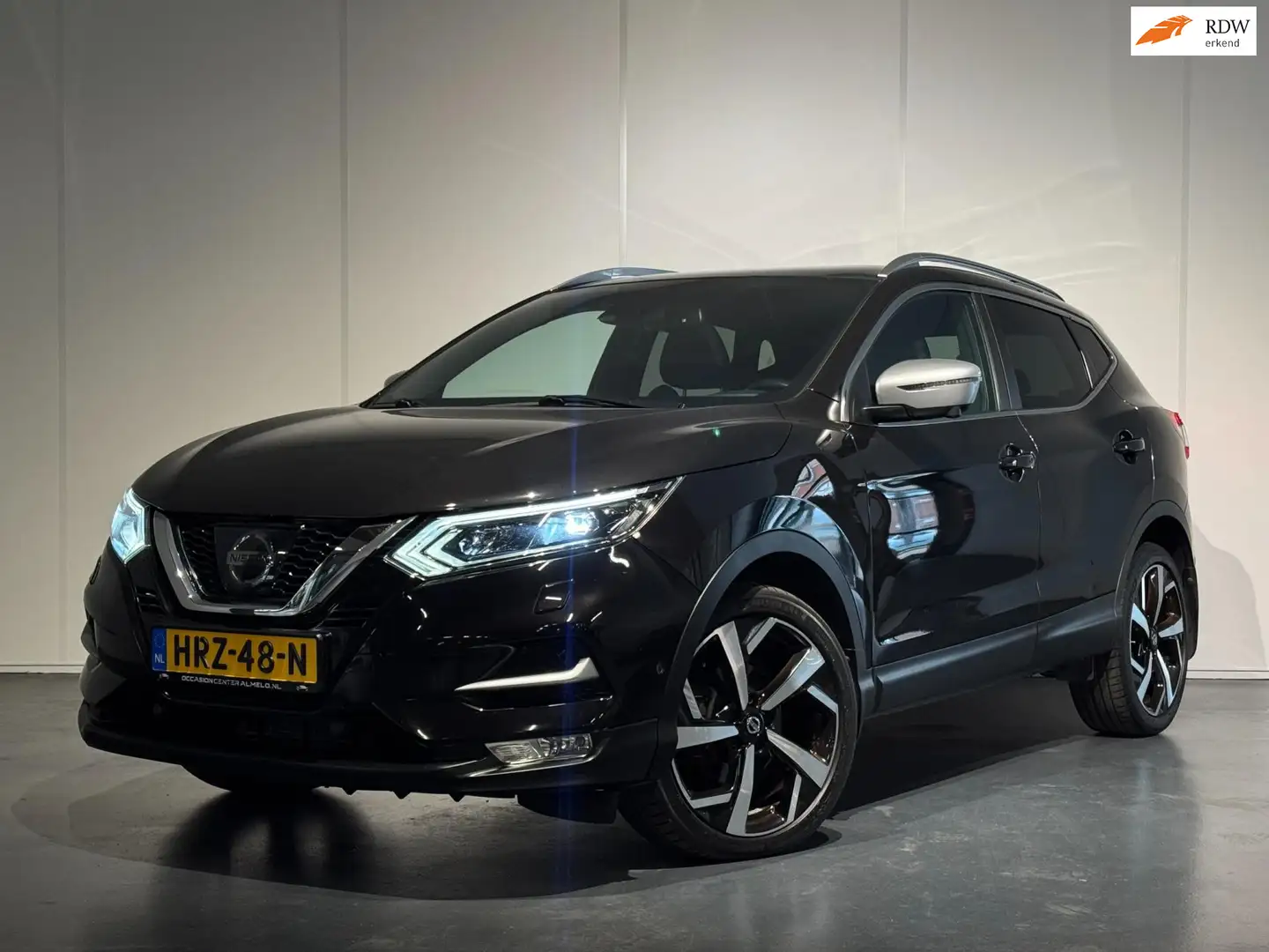 Nissan Qashqai 1.2 Tekna + BOSE /Clima/Cruise/LED/PANO/Leer/360° Zwart - 1