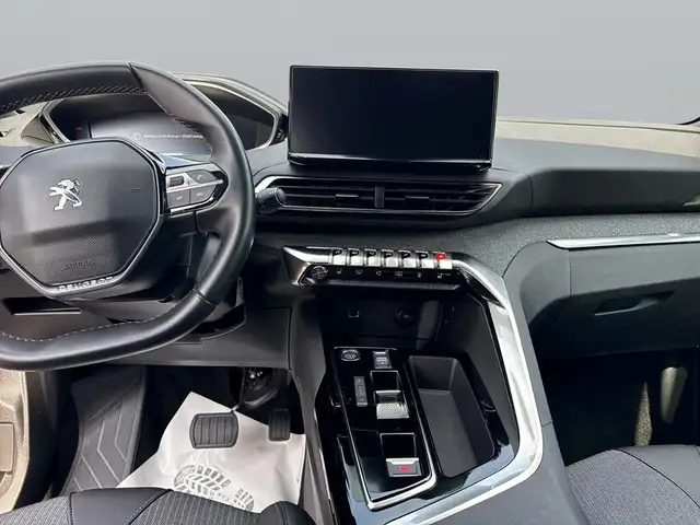 Peugeot 3008 view 11
