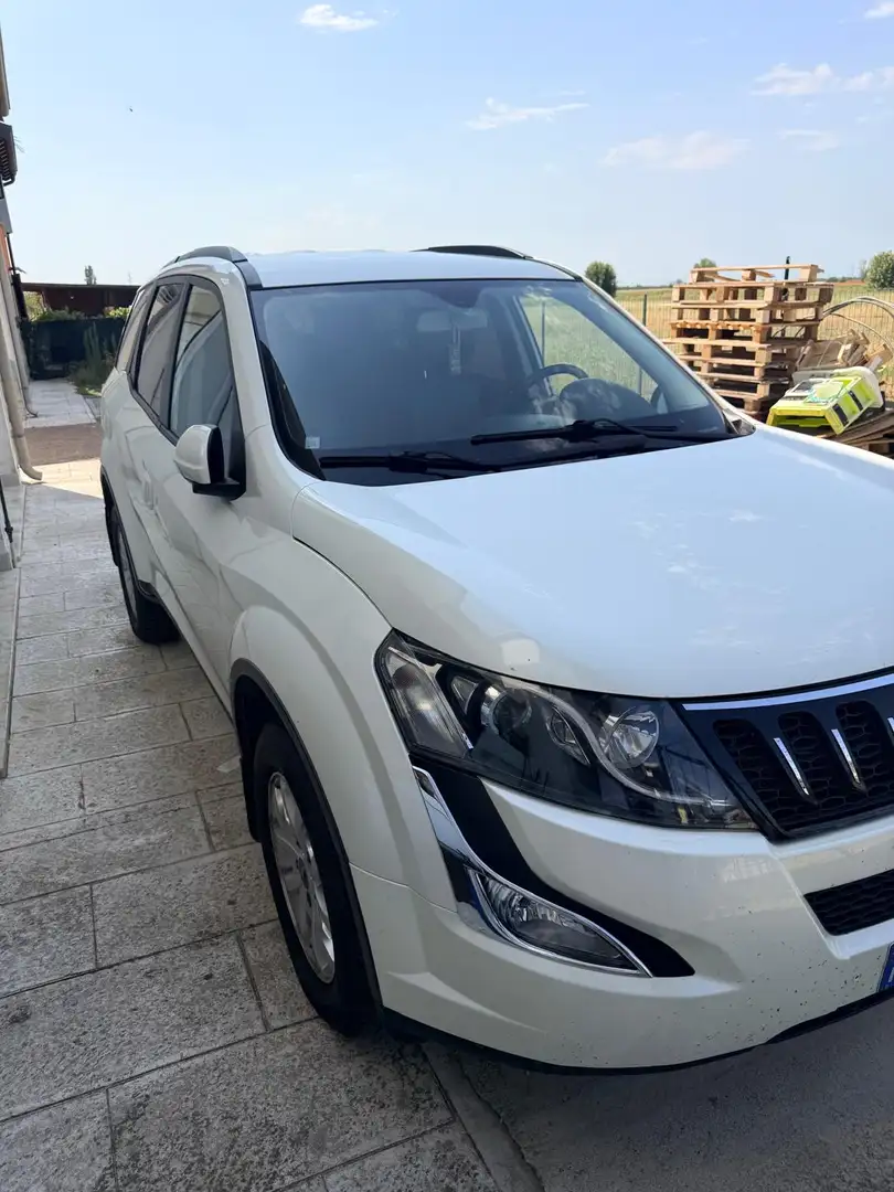 Mahindra XUV500 XUV 500 w8 Weiß - 1