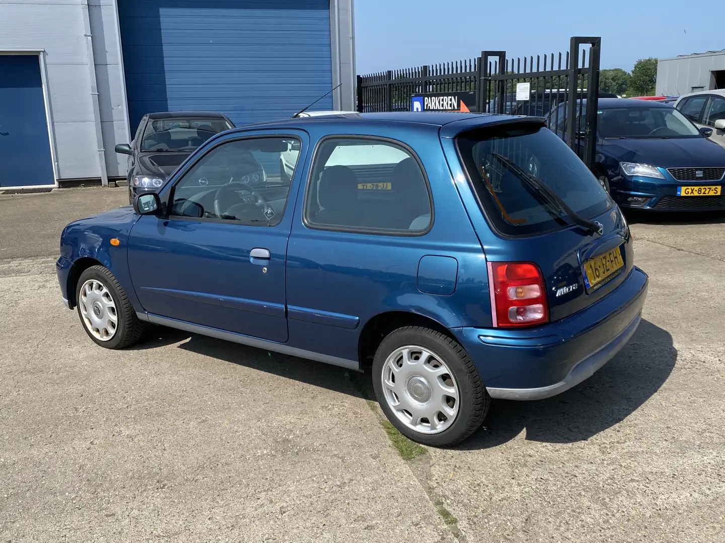 Nissan Micra 1.4 AUTOMAAT Clair CVT, AIRCO, STUURBEKRACHTIGING, Bleu - 2