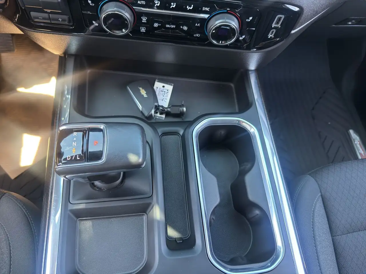 Chevrolet Silverado 1500 photo Chevrolet Silverado 1500