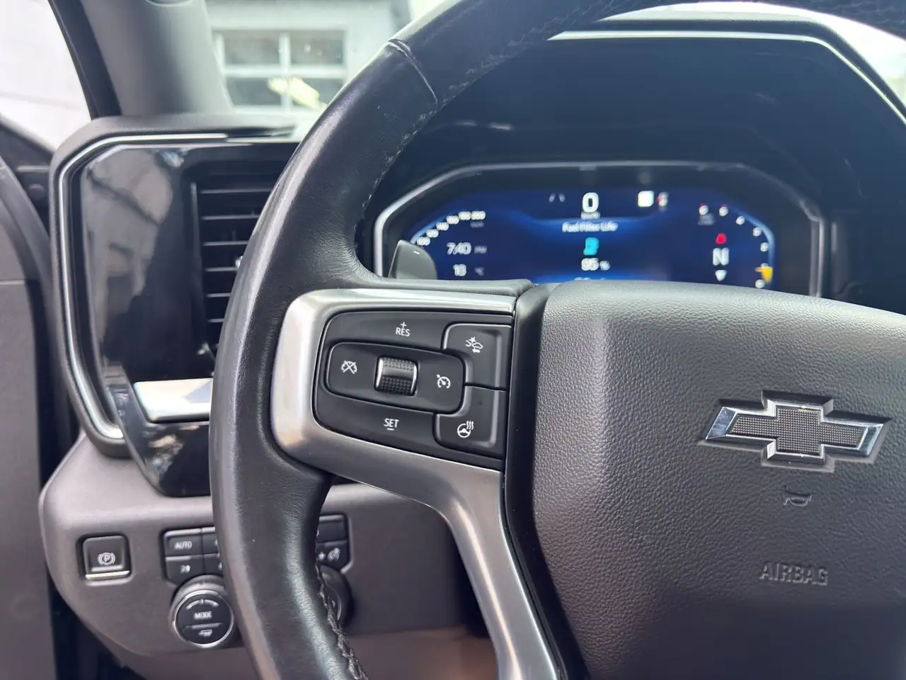 Chevrolet Silverado 1500 снимка Chevrolet Silverado 1500