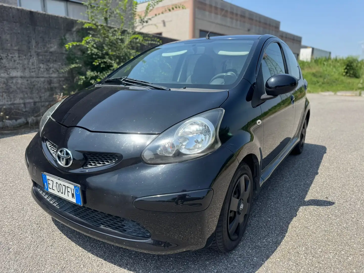Toyota Aygo Aygo 5p 1.0 Sol NEOPATENTATI Zwart - 2