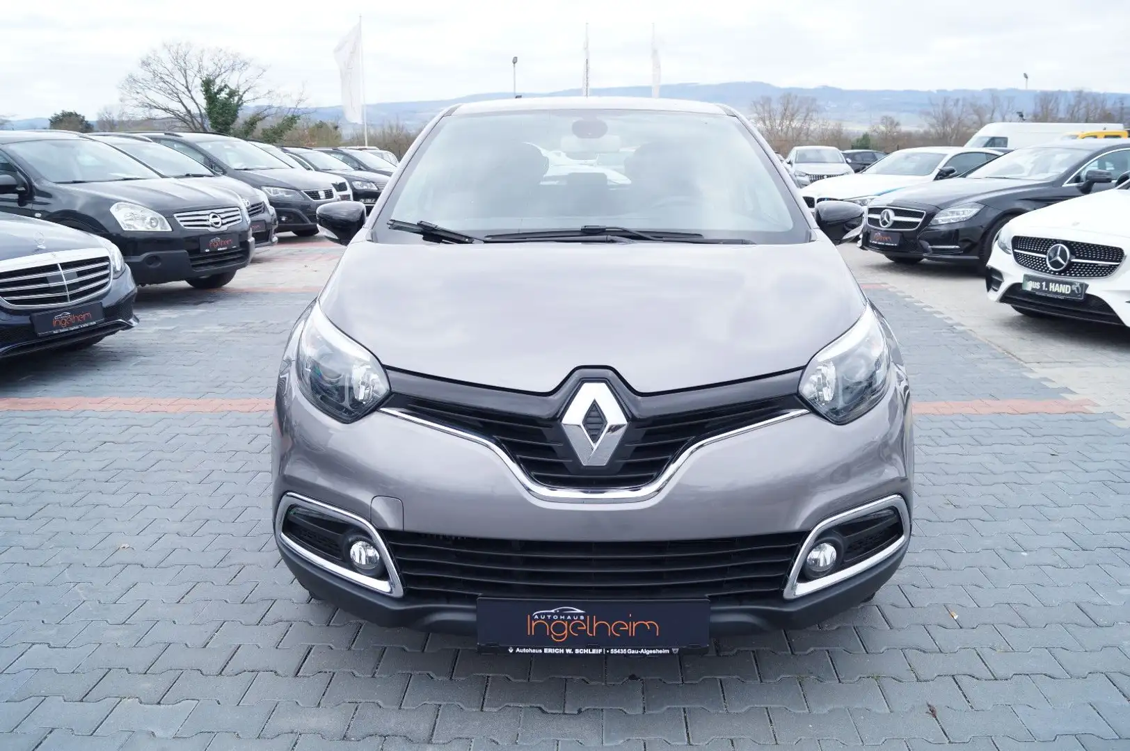 Renault Captur Dynamique Klimaauto Tempomat PDC Navi AHK Grau - 2