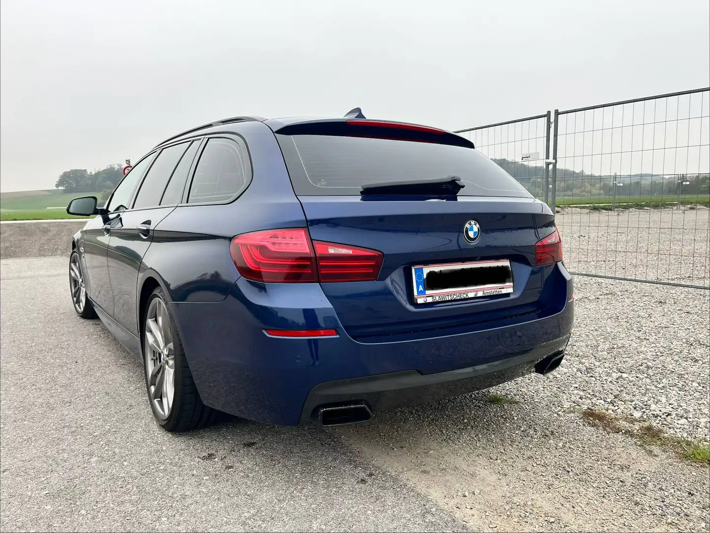 BMW 550 M550d xDrive Österreich-Paket Touring Aut. Blau - 2
