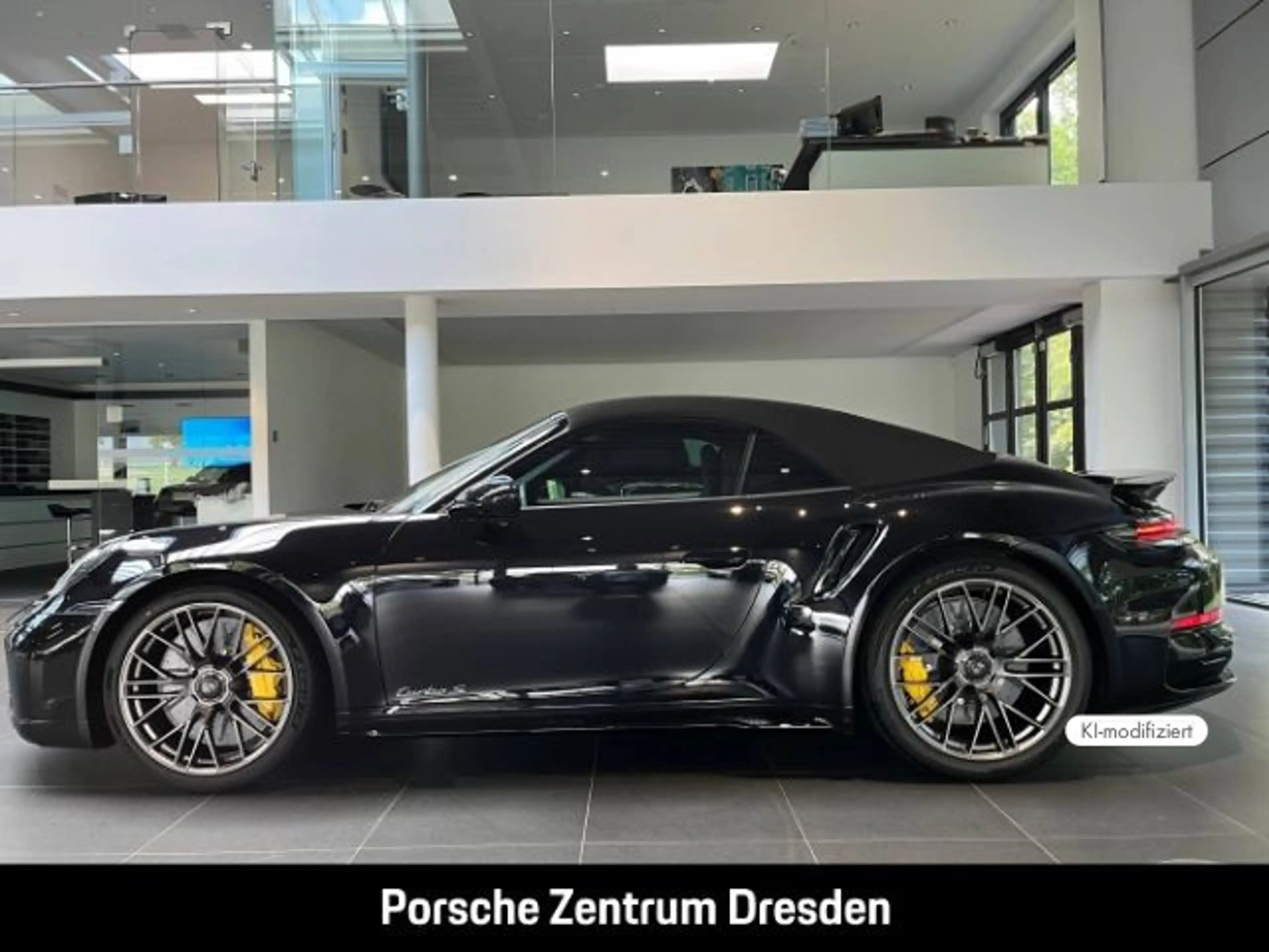 Porsche 992 -2 (911) Turbo S Cabriolet — photo 2