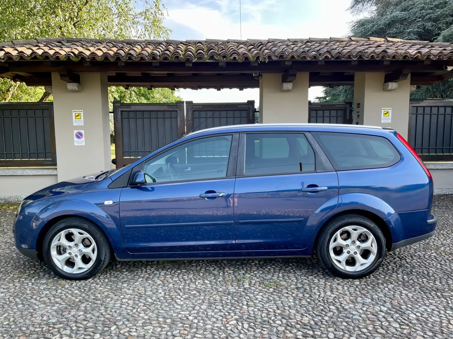 Ford Focus Focus 1.6 TDCi (110CV) SW DPF Bleu - 2