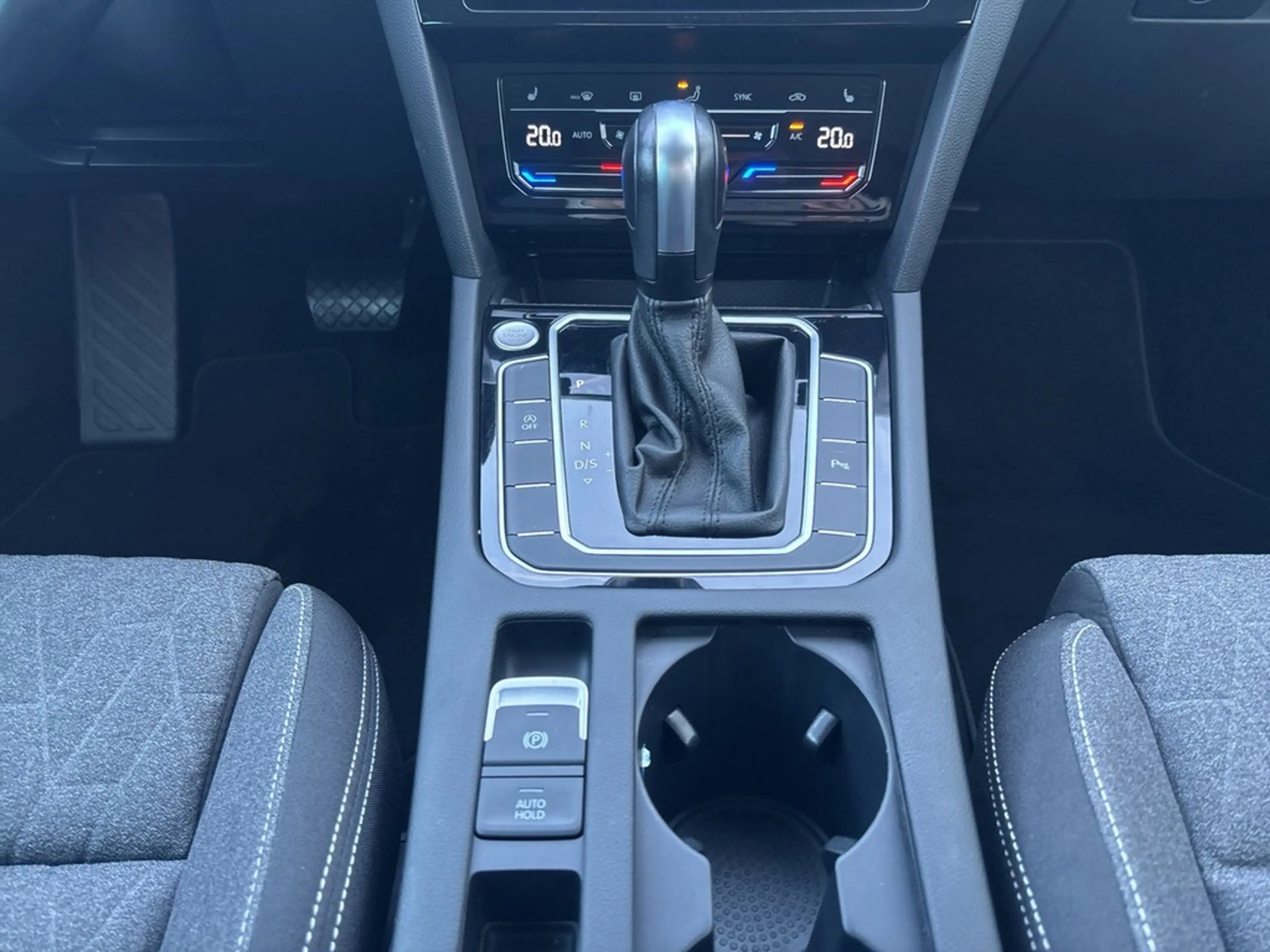 Volkswagen Passat Variant 2.0 TDI DSG Business *Navi*Kamera — photo 9