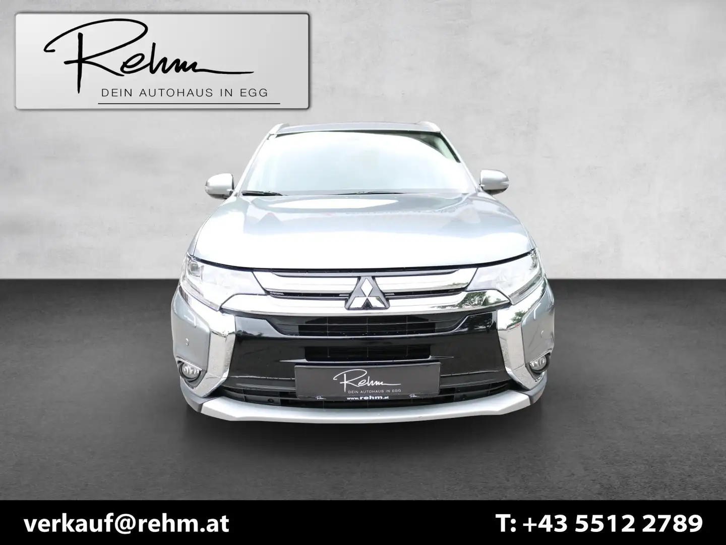 Mitsubishi Outlander Outlander 2,2 DI-D Intense+ Connect Aut. 4WD 7-Sit Grau - 2