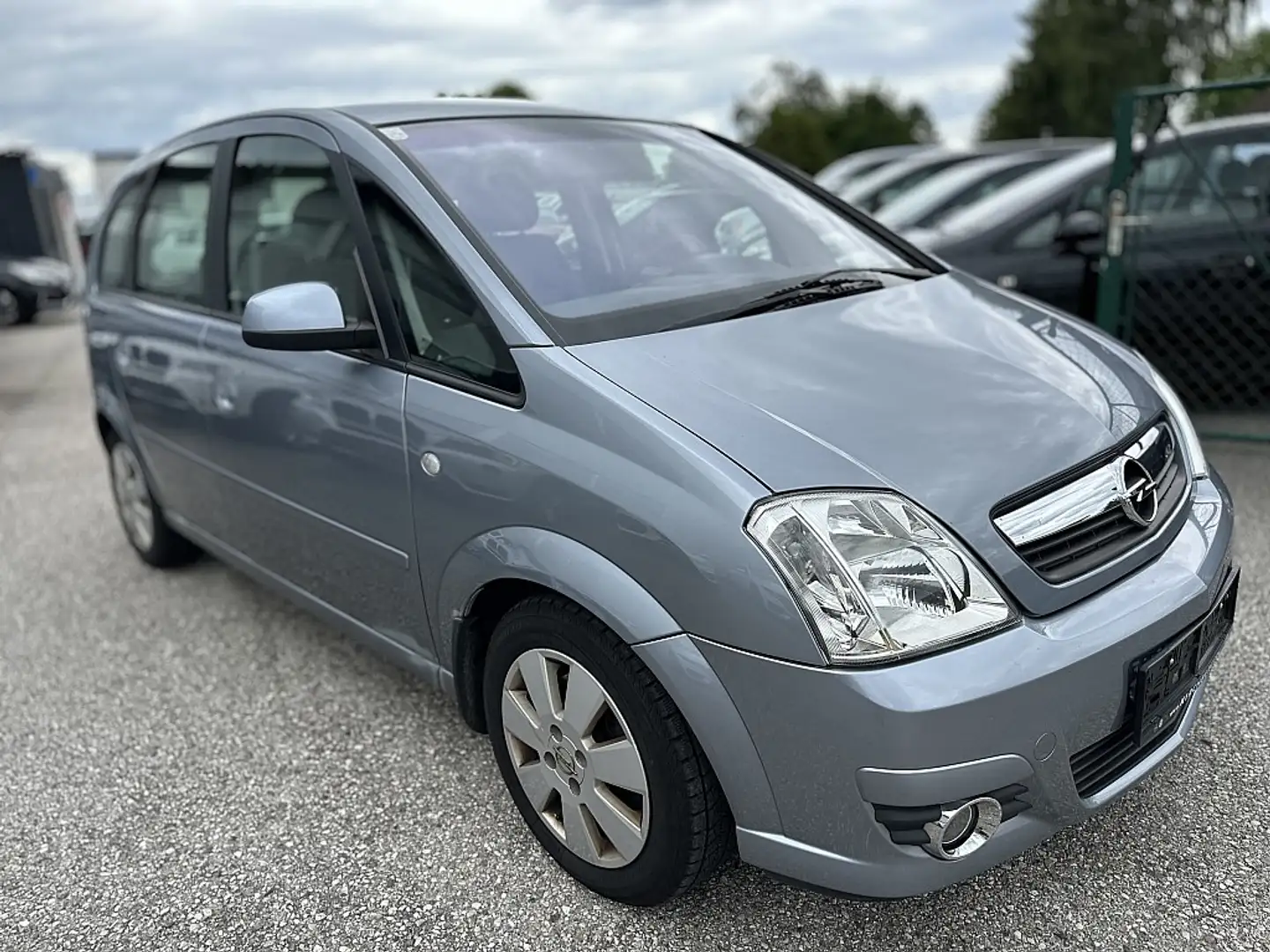 Opel Meriva 1,3 CDTI ecoFlex Edition DPF Grau - 2