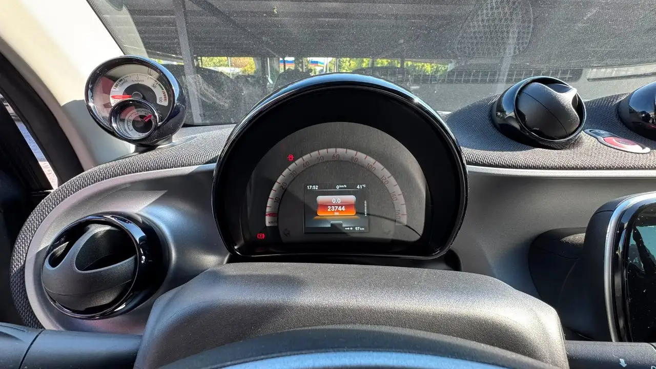 smart forTwo 2023 — фото 10