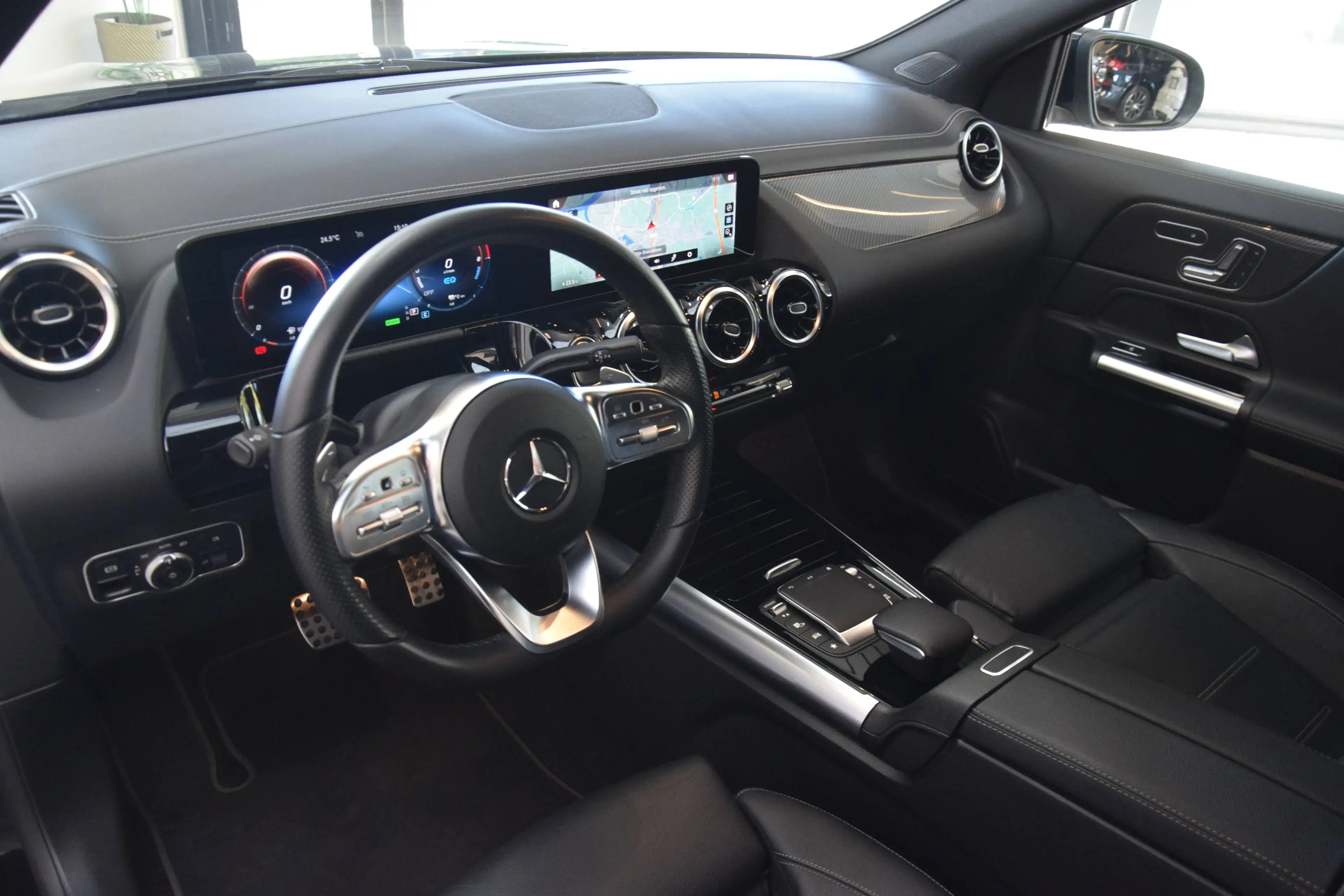 Mercedes-Benz GLA 250 250e PHEV AMG-Line 10/2021 — photo 2