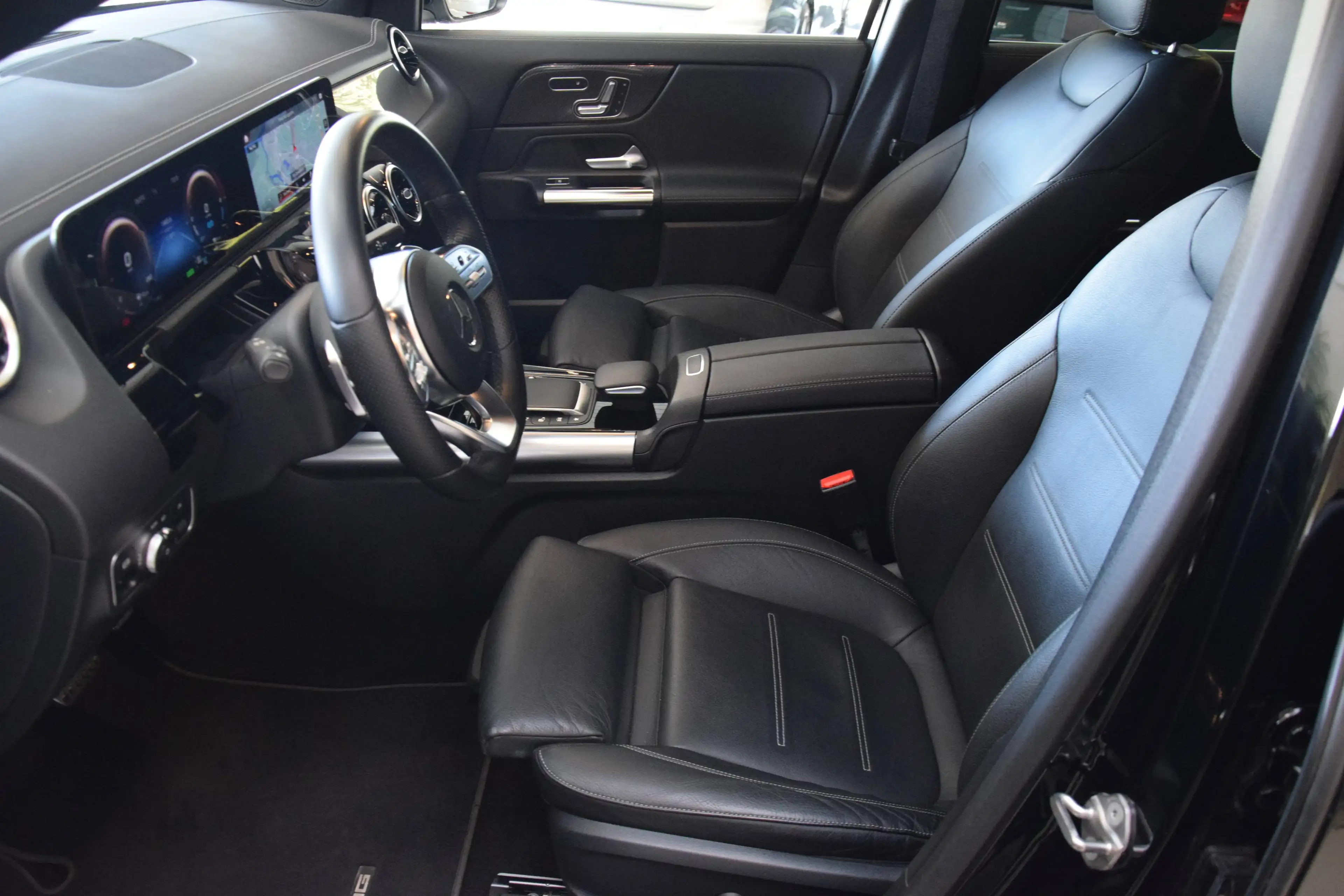 Mercedes-Benz GLA 250 250e PHEV AMG-Line 10/2021 — photo 4