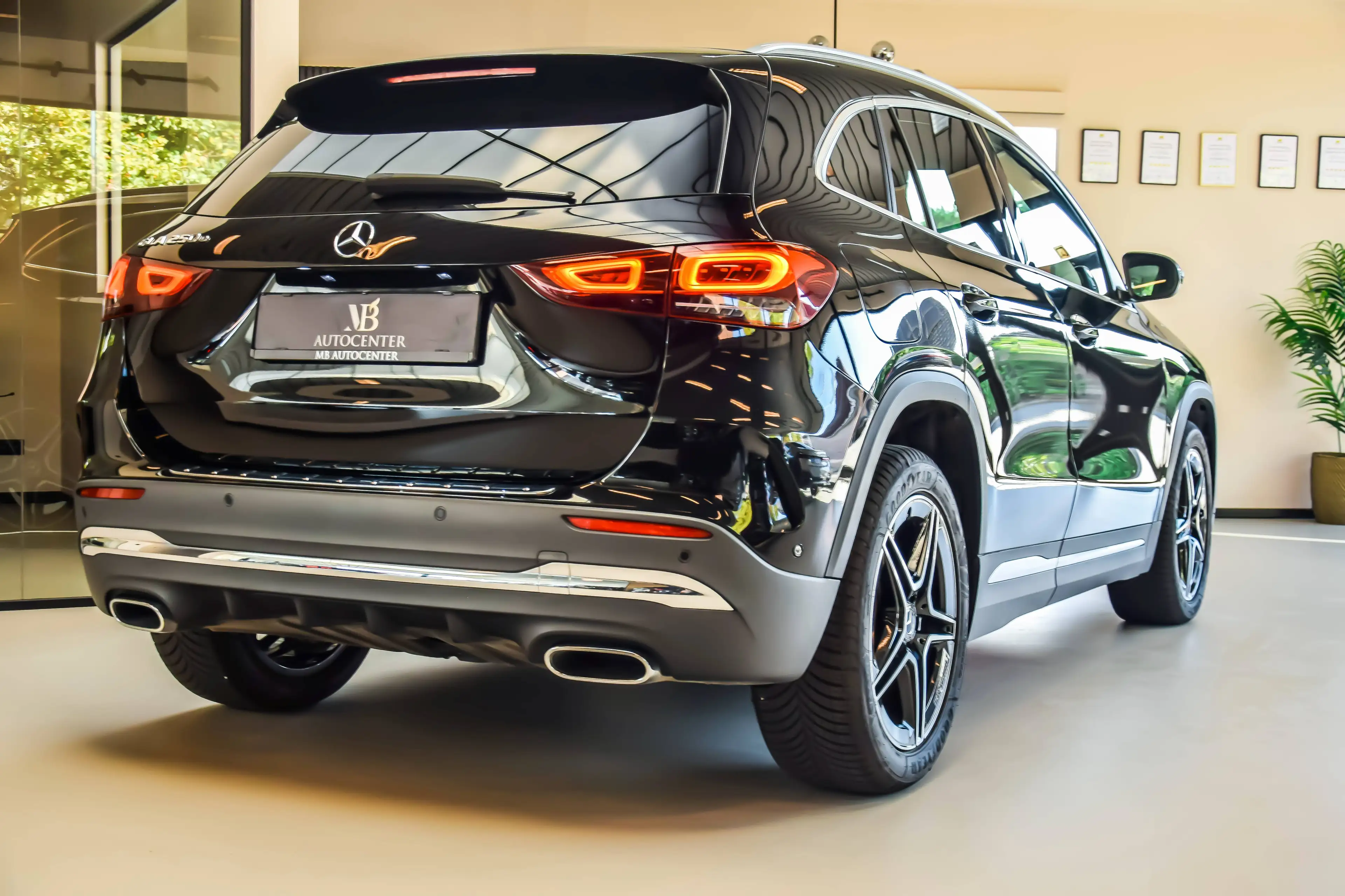 Mercedes-Benz GLA 250 250e PHEV AMG-Line 10/2021 — photo 11