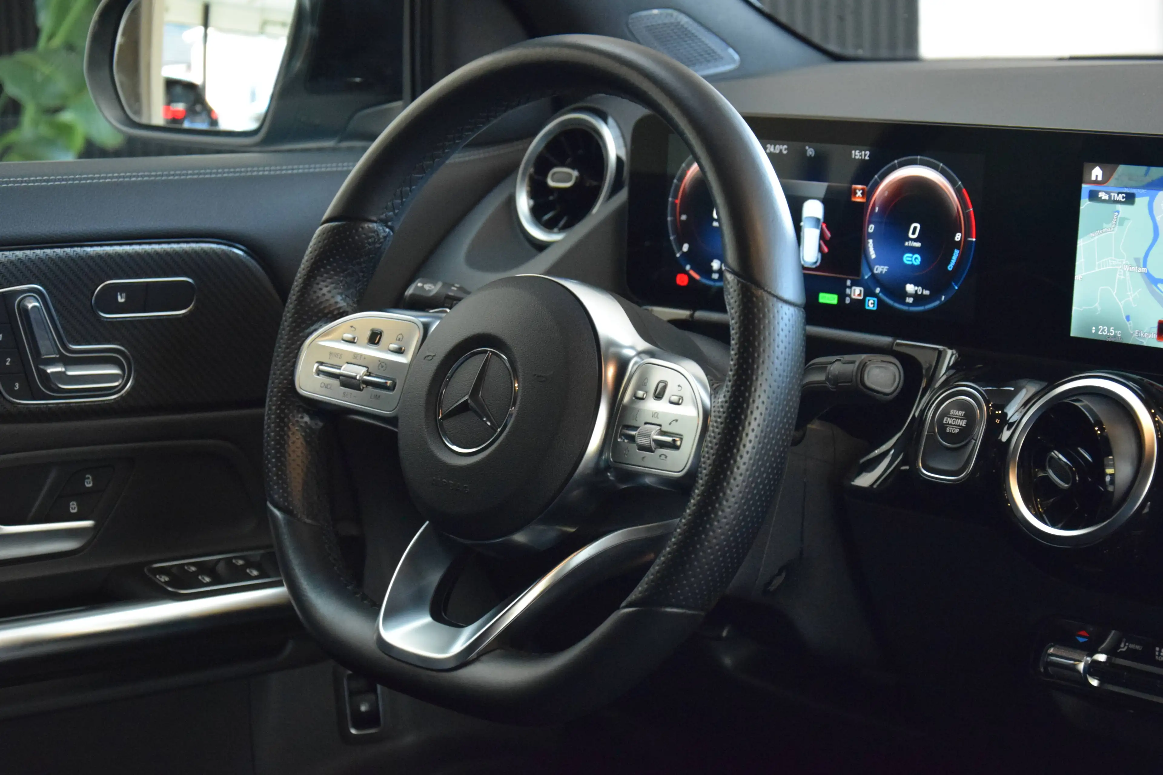 Mercedes-Benz GLA 250 250e PHEV AMG-Line 10/2021 — photo 14