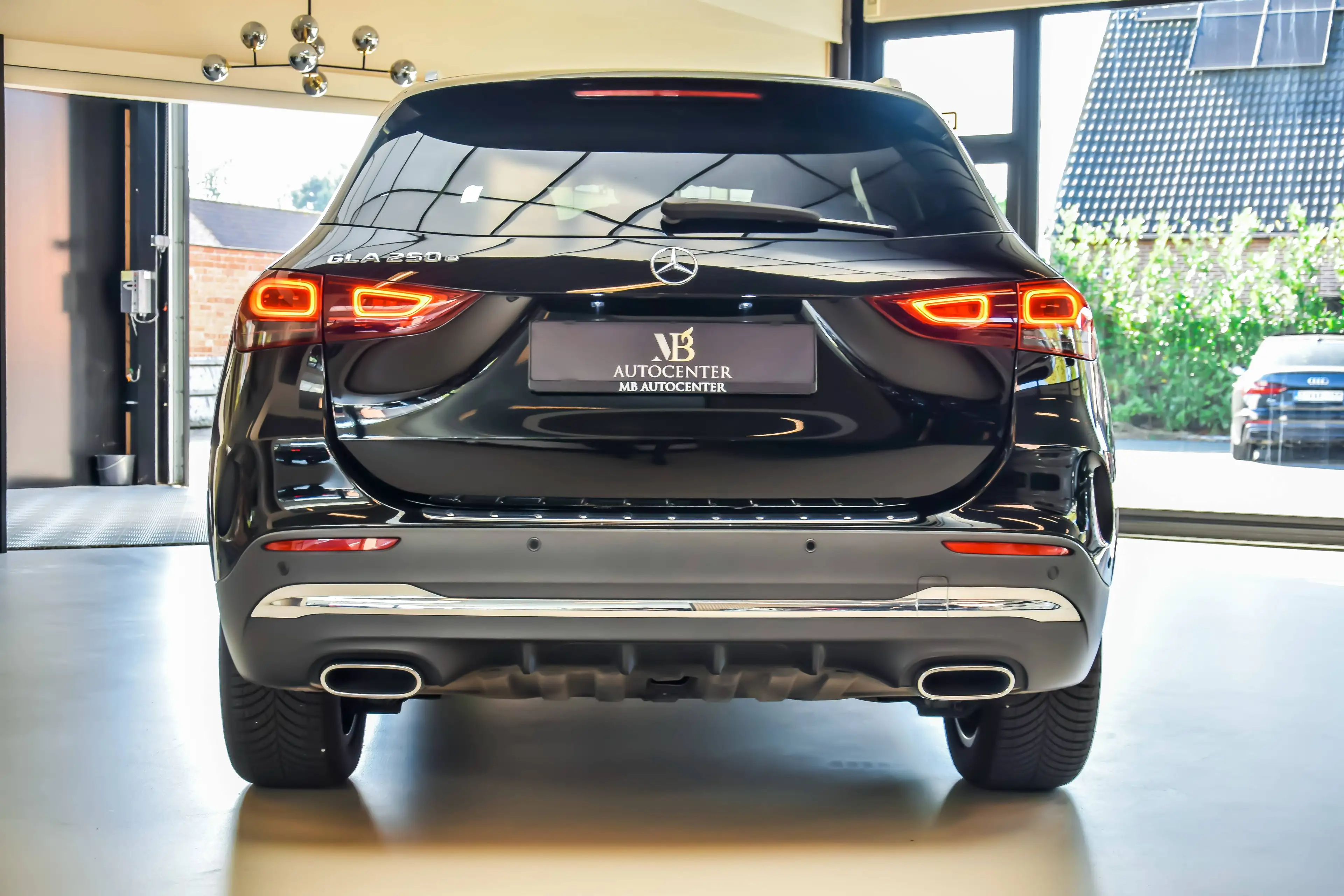 Mercedes-Benz GLA 250 250e PHEV AMG-Line 10/2021 — photo 13