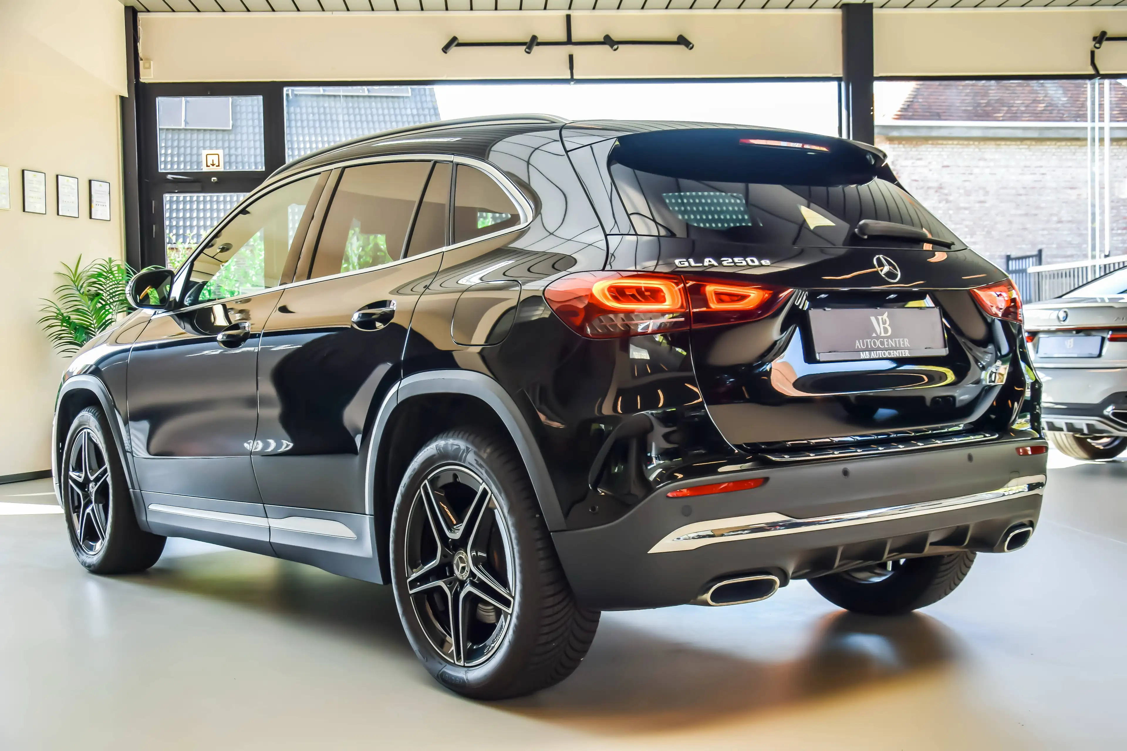 Mercedes-Benz GLA 250 250e PHEV AMG-Line 10/2021 — photo 15