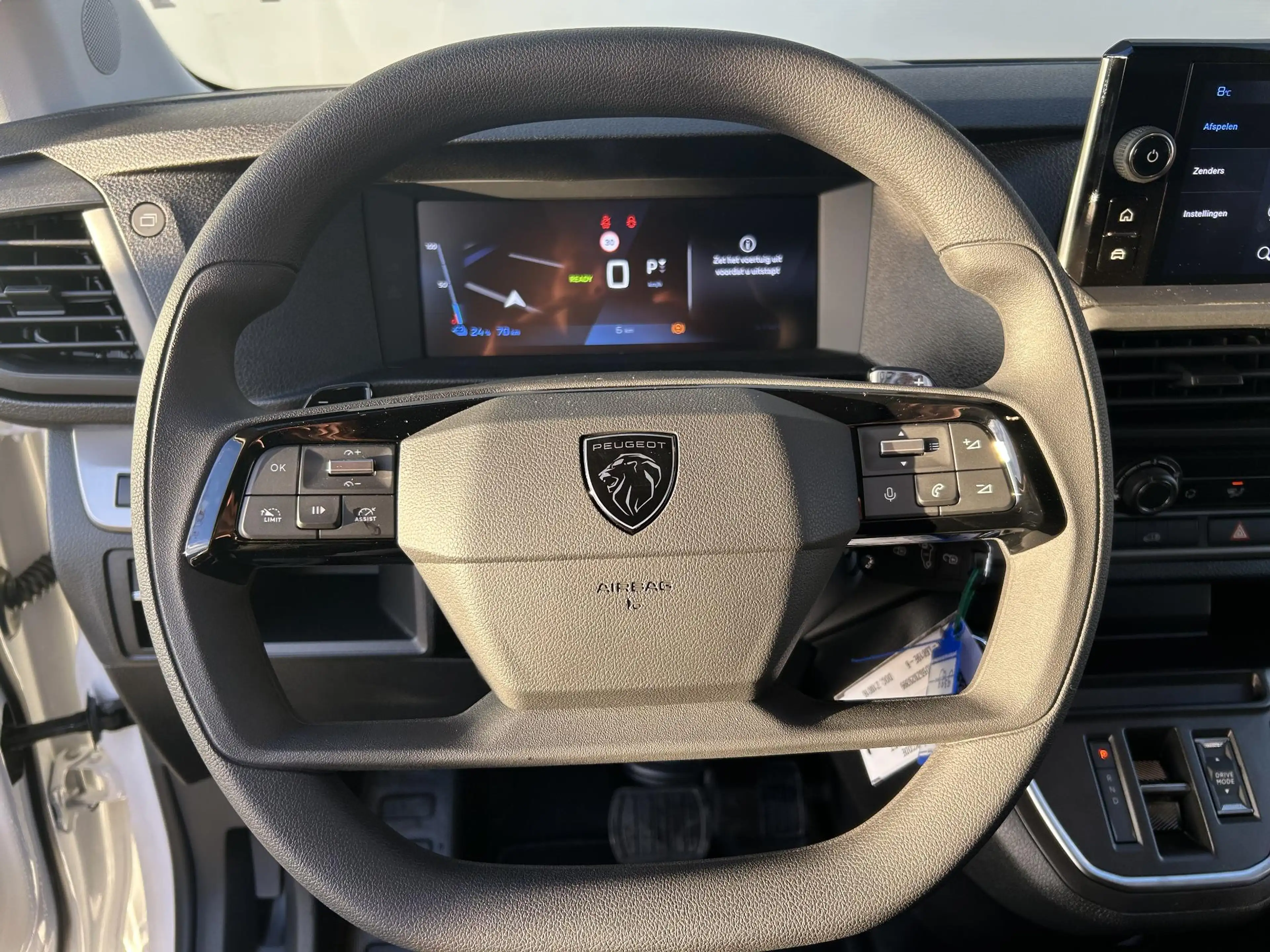 Peugeot e-Expert EV L2 75 kWh — photo 14