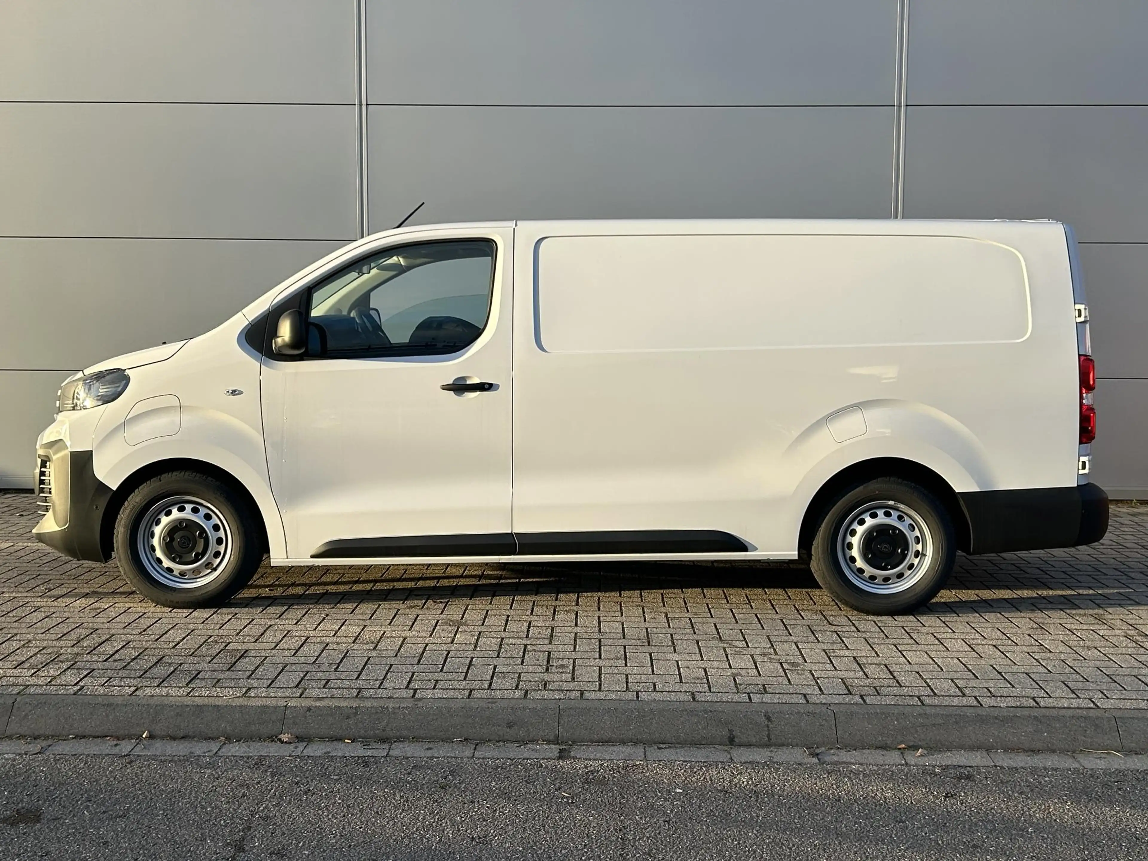 Peugeot e-Expert EV L2 75 kWh — photo 3